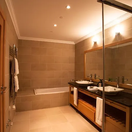 Ferrel Town House Sleeps 6 With Pool And Air Con * Ferrel (Leiria)