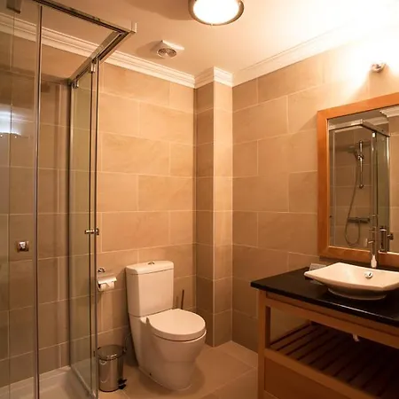 Ferrel Town House Sleeps 6 With Pool And Air Con * Ferrel (Leiria)